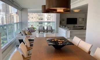 Imagem 3: Apartamento para venda possui 246 metros quadrados com 4 quartos