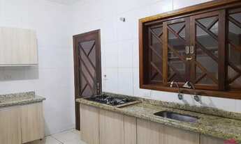 Imagem: Sobrado grande de 3 dormitórios, sendo