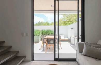 Imagem 3: Loft mobiliado à venda - 1 suíte, 1 vaga, hobby box e pátio privativo