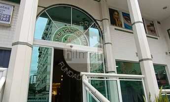 Imagem 4: ALTO PADRÃO DE ACABAMENTO! Sala Comercial 35m² no 3º Andar com Divisórias e Acabamentos de