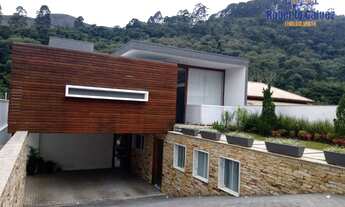 Imagem: Casa de alto padrão com vista encantadora