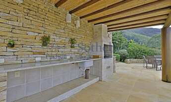 Imagem 4: Casa esapetacular em condomínio fechado com piscina de borda infinita