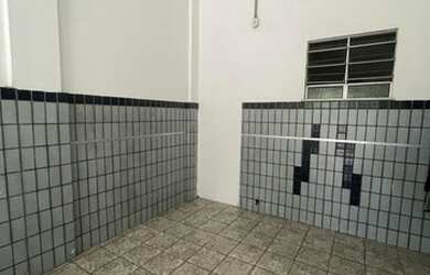 Imagem 2: Casa em frente à praça camerindo