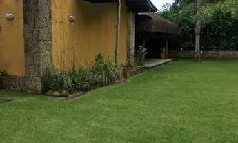 Imagem 6: Casa de condomínio sobrado para aluguel e venda possui 365 metros quadrados com 5 quartos