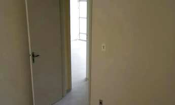 Imagem 6: Ótimo apto de 2 quartos com piso porcelanato, sala com sacada com piso porcelanato, banhei