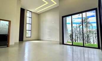 Imagem 6: Casa Alto Padrão de Condomínio fechado com quatro suítes sendo uma Master Localizado Terr