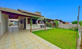 Imagem 2: Casa térrea mobiliada com piscina a 600m do mar em Coroados, Guaratuba