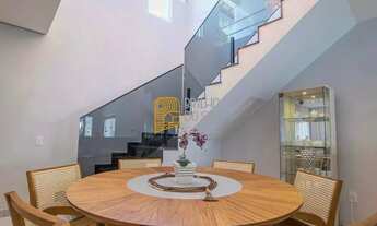 Imagem 3: Casa de Alto Padrão Mobiliada com Piscina e Energia Solar