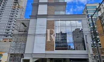 Imagem 3: Apartamento alto padrão à venda à 600m da praia, próximo a avenida e centros comercias