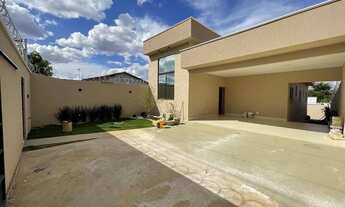 Imagem 2: Belíssima casa de 3 quartos com 2 suítes americanas e piscina no Vereda dos Buritis em Goi