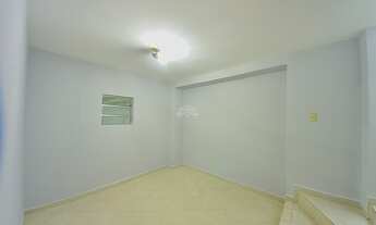 Imagem 2: Sobrado para venda possui 162 metros quadrados com 3 quartos em Capão Raso - Curitiba - PR