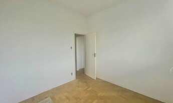 Imagem 7: IMPERDÍVEL! Apartamento claro e arejado em rua residencial