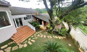 Imagem 3: Casa de condomínio para venda possui 820 metros quadrados com 5 quartos