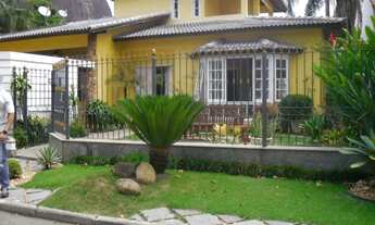 Imagem 1: Casa de condomínio para venda tem 300 metros quadrados com 4 quartos