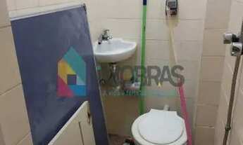 Imagem 2: SALA 3 QUARTOS COM UMA MARAVILHOSA PLANTA EM COPACABANA EM RUA TRANSVERSAL