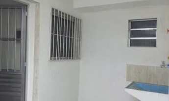 Imagem 2: Casa com 50m², quarto, sala, cozinha, banheiro, e pequeno quintal. obs. não é casa idepede