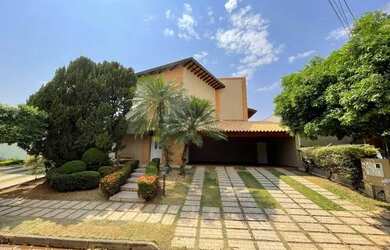 Imagem 2: Casa de condomínio sobrado para aluguel e venda tem 415 metros quadrados com 4 quartos