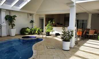 Imagem 2: Casa de condomínio para aluguel e venda possui 647 metros quadrados com 4 quartos