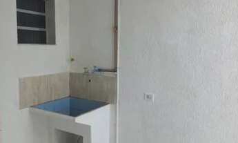 Imagem 4: Casa com 50m², quarto, sala, cozinha, banheiro, e pequeno quintal. obs. não é casa idepede