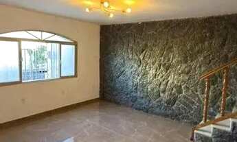 Imagem 7: Casa com 4 Quarto(s) e 2 banheiro(s) para Alugar, 250 m² por R$ 4000 / Mês