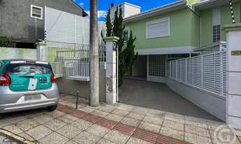 Imagem 2: Residência ampla e confortável com excelente localização no bairro Estreito, em Florianópo