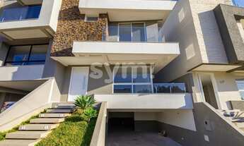 Imagem: Sobrado três quartos no Santa Cândida