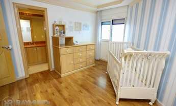 Imagem 3: COBERTURA BAIXA, SEMI MOBILIADA, COM PISCINA, LOCALIZADO FRENTE AO MAR EM UM EDIFICIO DE A