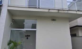 Imagem 2: Casa de condomínio a poucos metros da praia, com 2 suítes e piscina, em Boiçucanga