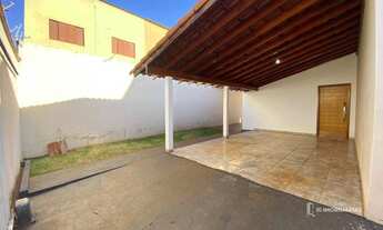 Imagem 4: Casa com 3 dormitórios para alugar por R$ 2.000/mês - Lagoa Azul I - Ituiutaba/MG