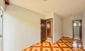 Imagem 7: Sobrado para venda possui 162 metros quadrados com 3 quartos em Capão Raso - Curitiba - PR