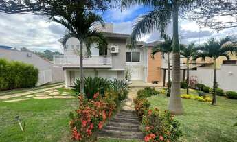 Imagem 1: Casa de condomínio para venda possui 820 metros quadrados com 5 quartos