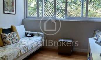 Imagem 5: Apartamento reformado a uma quadra da praia no Leblon