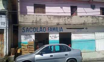 Imagem 2: Casa com lojas e garagem