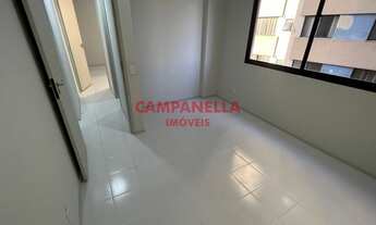 Imagem 2: Apartamento reformado, 02 quartos, dependências, garagem Praça Saens Pena Tijuca