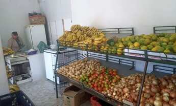 Imagem 3: Casa com lojas e garagem