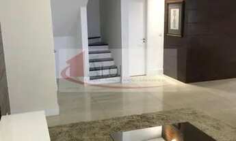 Imagem 3: Apto aluga. Duplex de altíssimo padrão, sala com pé direito de 6m, 3 suítes, dependência c