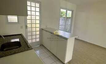 Imagem: Casa de canto com 2 Dormitórios e Amplo