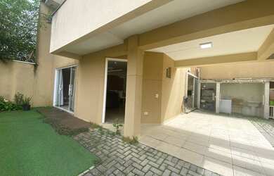 Imagem 3: Vendo sobrado no Santa Cândida com 3 dormitórios, churrasqueira, ático em condomínio fecha