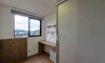 Imagem 9: Apartamento semimobiliado com 2 quartos, sendo 1 suíte, sacada com churrasqueira e elevado