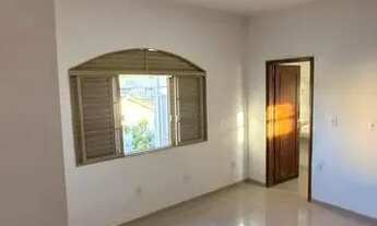 Imagem 3: Casa com 4 Quarto(s) e 2 banheiro(s) para Alugar, 250 m² por R$ 4000 / Mês