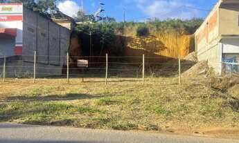 Imagem 2: Lote 20x20 ao lado de Maurício Pneus Ubaíra