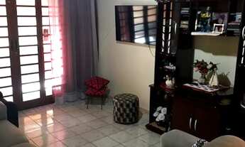 Imagem 1: Casa com 4 quartos, lote amplo - Jardim Europa - Goiânia