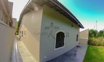 Imagem 6: Casa de condomínio sobrado para venda tem 550 metros quadrados com 6 quartos