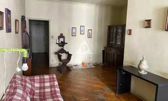 Imagem 2: Excelente apartamento em estado original de 3 quartos, dependência completa e possibilidad