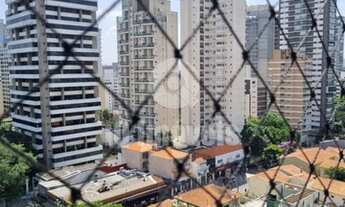 Imagem 1: Moema com dois dormitórios, uma vaga, quarto e banheiro de empregada