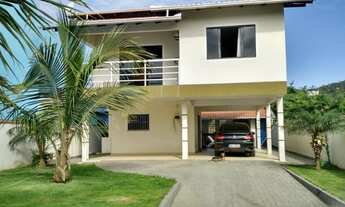 Imagem: Casa de praia com piscina