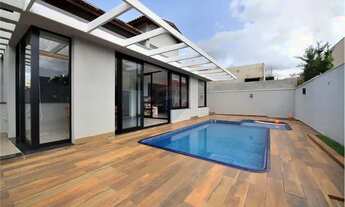 Imagem 2: Casa de condomínio para venda possui 318 metros quadrados com 3 quartos