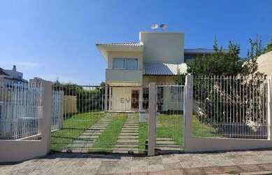 Imagem 2: Casa Ampla 3 Quartos , belo quintal, 2 vagas de garagem Coqueiros/ Florianópolis/SC