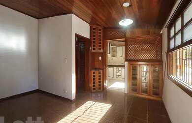 Imagem 6: Casa reformada, com 70 m2, quintal com churrasqueira e próxima da praia do Capricórnio e d