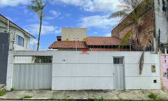 Imagem 4: Excelenete casa no bairro parque 10, com 3 quartos sendo 1 suíte, 2 vagas de garagem.Agend